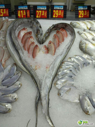 Illustration for article titled Chinese Store Displays Are the Best